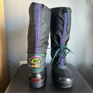 Sorel Black and Purple Trim with Green Accents “Freestyle” Vintage Snow Boots